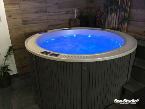 Economical outdoor hot tubs for year-round outdoor and indoor use are offered by SPA-Studio® for the Czech and Slovak markets.