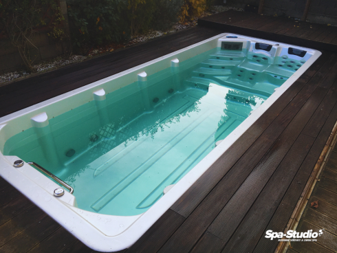 The spacious SWIM SPA Octopus from SPA-Studio® is a luxurious and highly equipped sports model suitable for fitness swimming or as a luxurious alternative to a classic pool.