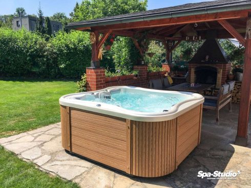 SPA-Studio® is the exclusive European distributor of family hot tubs and SWIM SPAs from Canadian Spa International®.
