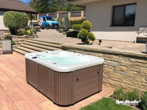 SPA-Studio® is the exclusive European distributor of family hot tubs and SWIM SPAs from Canadian Spa International®.