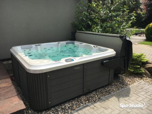 Economical outdoor hot tubs for year-round outdoor and indoor use are offered by SPA-Studio® for the Czech and Slovak markets.