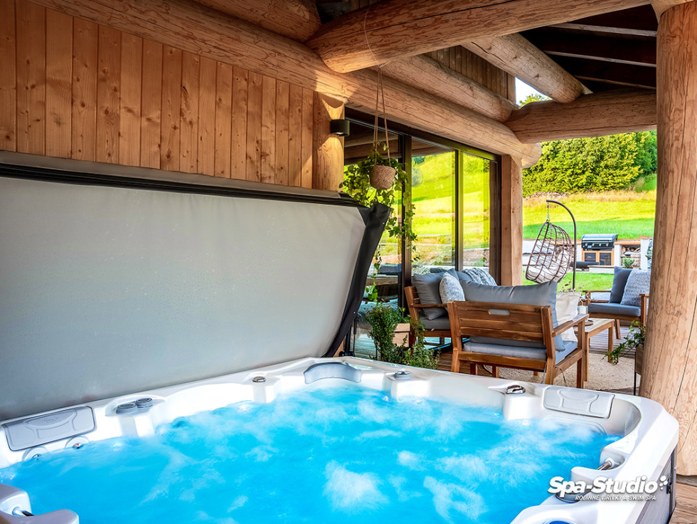 Canadian Spa International® low-energy hot tubs, including complete service, are offered by the exclusive dealer SPA-Studio®.