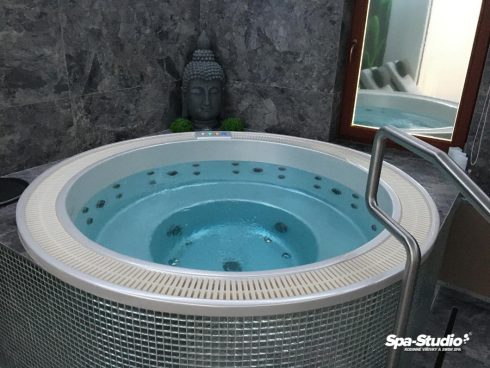 SPA-Studio® is the exclusive European distributor of family hot tubs and SWIM SPAs from Canadian Spa International®.