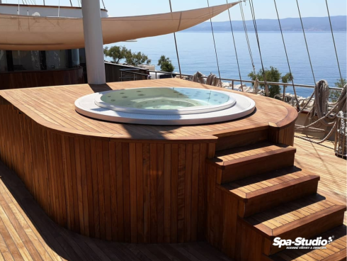 Canadian Spa International® low-energy hot tubs, including complete service, are offered by the exclusive dealer SPA-Studio®.