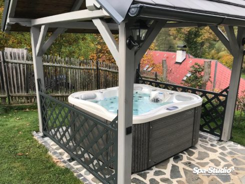 Economical outdoor hot tubs for year-round outdoor and indoor use are offered by SPA-Studio® for the Czech and Slovak markets.