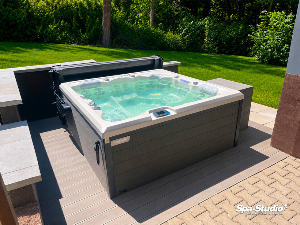 Hot tub Marlin Geometric by Canadian Spa International®