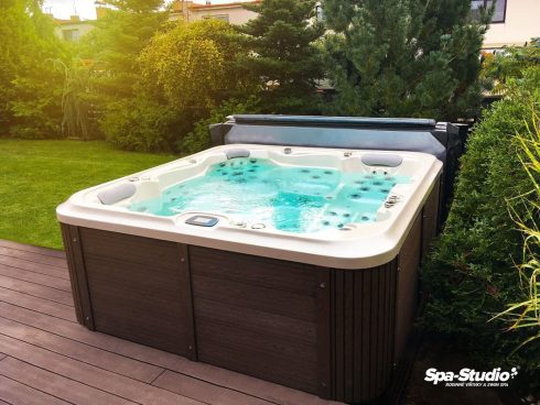 SPA-Studio® offers family hot tubs with the option of using alternative heat sources, which will help reduce costs by up to 80%.