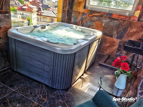 SPA-Studio® offers commercial and home hot tubs and SWIM SPAs from Canadian Spa International®.