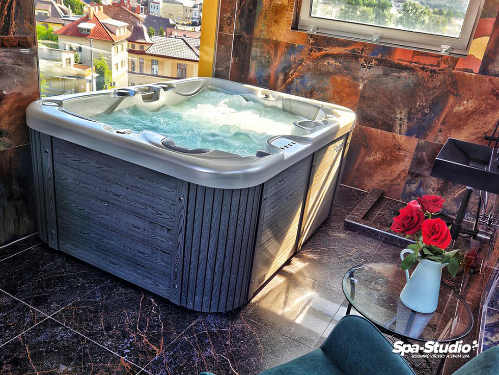 SPA-Studio® offers commercial and home hot tubs and SWIM SPAs from Canadian Spa International®.