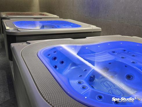 Canadian Spa International® low-energy hot tubs, including complete service, are offered by the exclusive dealer SPA-Studio®.