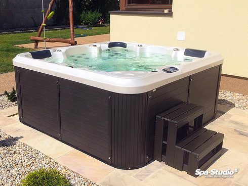 Economic whirlpools for year-round operation outdoor as well as indoor are offered for the Czech and Slovac market by the seller SPA-Studio®.