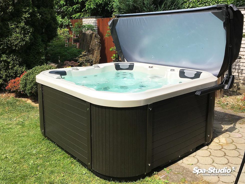 LED lighting of whirlpool tubs as well as swimming pools SWIM SPA is nowadays a non-dilated component and has a beneficial effect in a form of chromotherapy.