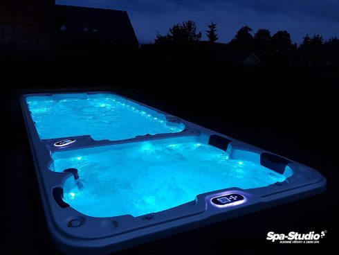 Family pools SWIM SPA combined with a whirlpool by SPA-Studio® offer uncompromising quality of endless swimming or just real fun with family and friends.