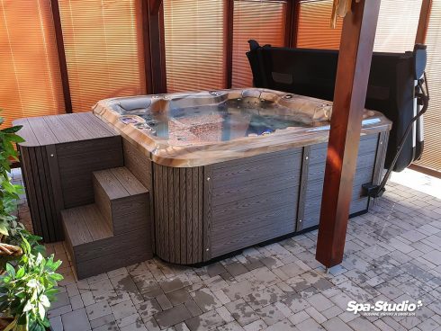 Family whirlpools with 48-hour delivery by the authorized seller SPA-Studio® including complete service.