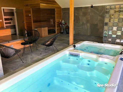 Hydromassage comfort with uniquely shaped dispositions of SWIM SPA by SPA-Studio® offers not only a possiblity of fitness swimming, but maximum relaxation and comfort.