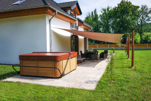 Canadian Spa International® Delphina New - luxurious outdoor whirlpool on garden - Spa Studio