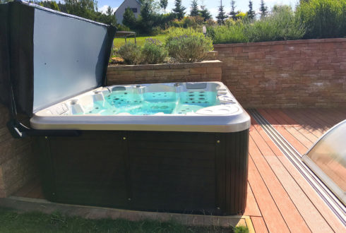 Massage whirlpool tub for a house, a flat as well as a garden by the seller Spa-Studio® so all your family can enjoy shared moments together.