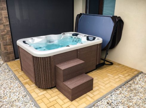 SPA-Studio® is the exclusive seller and authorized service provider for all whirlpools and SWIM SPA by the producer Canadian Spa International®.