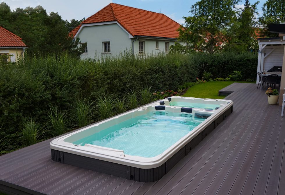 Counterflow in a pool part of the swimming SWIM SPA by SPA-Studio® offers a possibility of swimming followed by relaxation in a whirlpool with healing water massage.