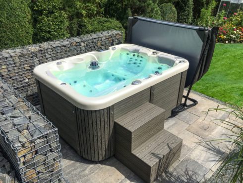 SPA-Studio® is the exlusive European seller of whirlpools, jacuzzi and hot tubs by the Canadian Spa International®.