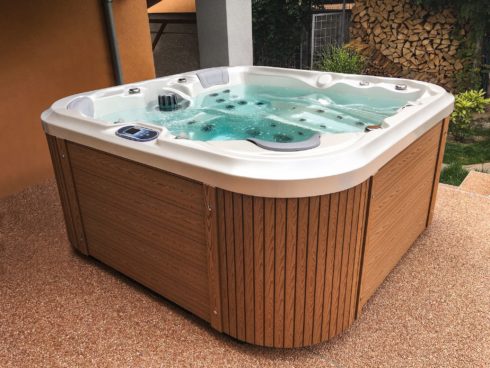 SPA-Studio® offers authorized service of whirlpools, after warranty repairs and sale of all spare parts.