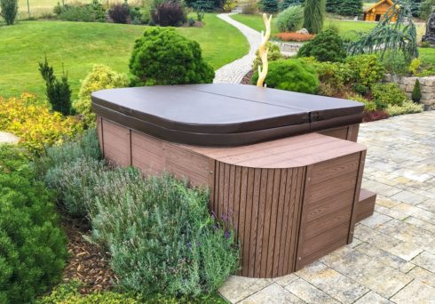 Canadian Spa International® - family outdoor whirlpool Mandarin New - Spa Studio - intimate and slimming whirlpools suitable for year-round operation.
