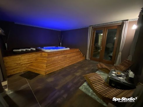 Massage whirlpool Canadian Spa International® - wellness hot tub - Spa Studio
