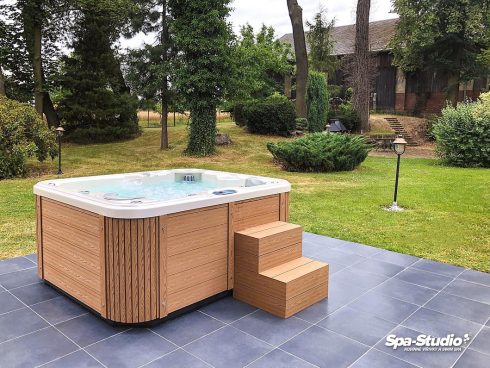Outdoor jacuzzi Puerla - hot tub whirlpool in the garden - Spa Studio