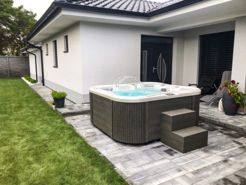 Nemo Excellence - luxurious family whirlpool on terrace in the garden - Spa Studio