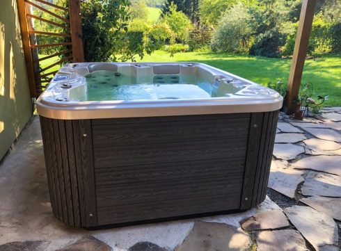 Canadian Spa International® - hot tub Puerla. Garden whirlpool can be used all year round.