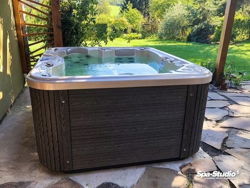 Canadian Spa International® - hot tub Puerla. Garden whirlpool can be used all year round.