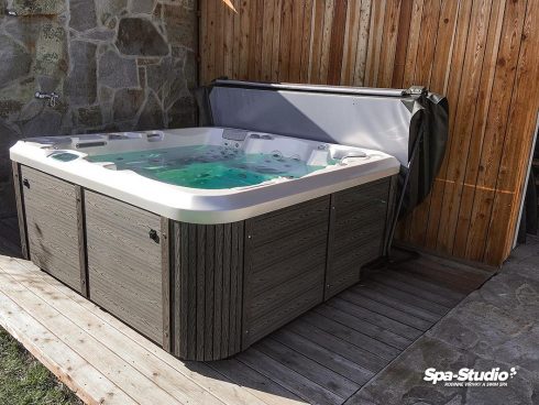 SPA-Studio® is the exclusive seller of whirlpool tubs for private as well as public area with the longest warranty and all spare parts delivery even in after warranty period.