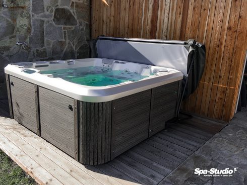 Spa Studio - whirlpools by Canadian Spa International® family hot tub Delphina New
