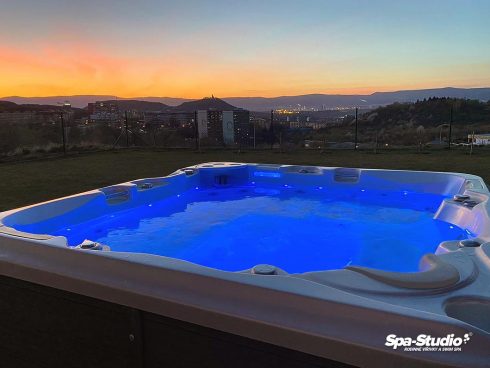 Smart outdoor whirlpools with healing effect and the latest technologies by the company SPA-Studio® in Prague, Mlada Boleslav, Brno, Ostrava and Bratislava.