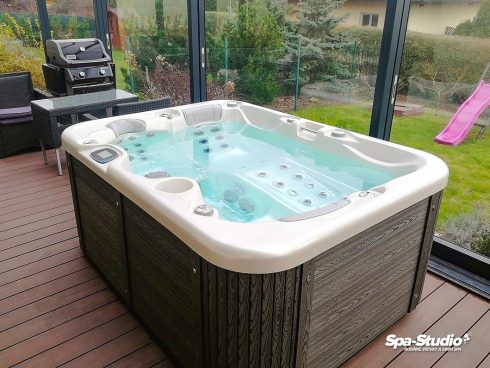 SPA-Studio® offers authorized service of whirlpools, after warranty repairs and sale of all spare parts.