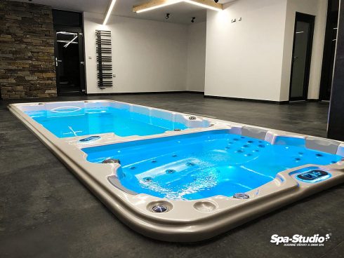 LED lighting in a whirlpool tub or swimming pools SWIM SPA is a non-dilated component and has a beneficial effect in a form of chromotherapy.