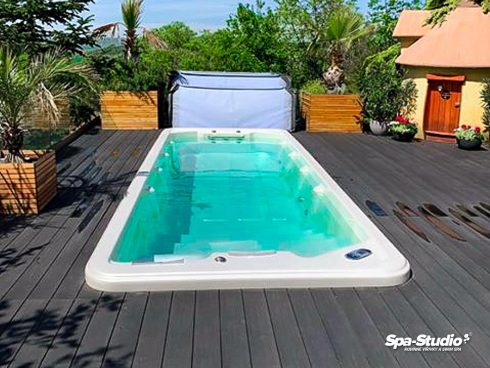 In our stores SPA-Studio® recommends to try some of our unique SWIM SPA models with counterflow. Their quality and output is mainly affected by the system TYPHOON.
