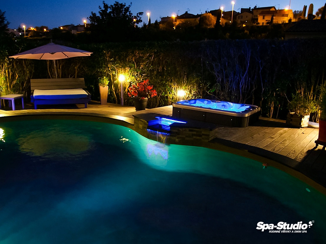 Luxurious massage whirlpool on terrace - Canadian Spa International®