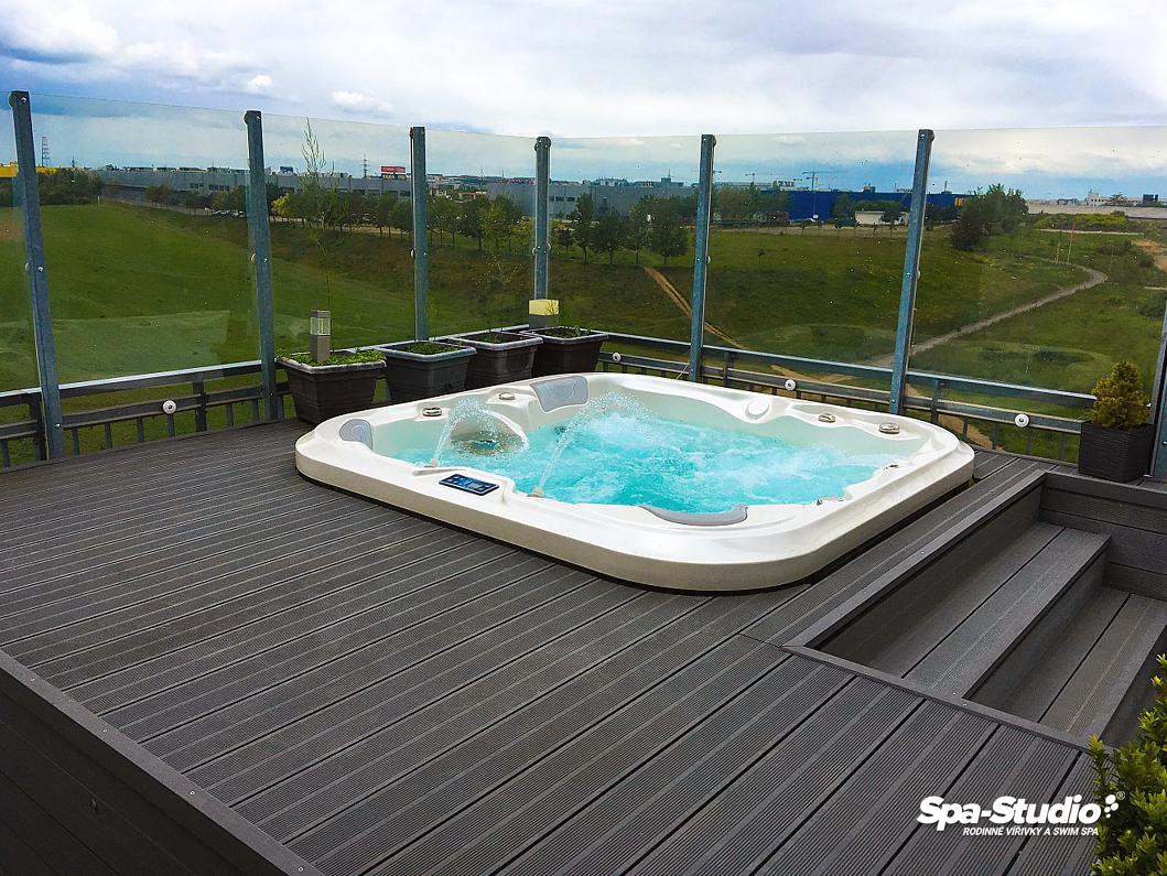Economic whirlpools for year-round operation outdoor as well as indoor are offered for the Czech and Slovac market by the seller SPA-Studio®.