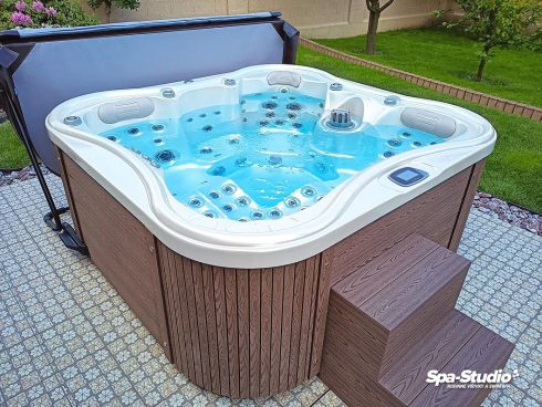 Low-energy whirlpool tubs and the longest possible warranty including complete service is offered only by the exclusive seller SPA-Studio®.