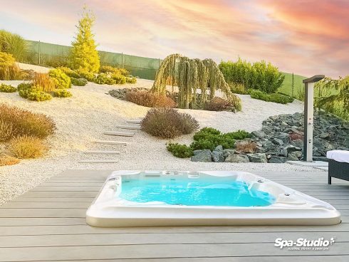 SPA-Studio® offers sale and service of family whirlpools, commercial whirlpools, hot tubs and swimming pools SWIM SPA for indoor as well as outdoor use.