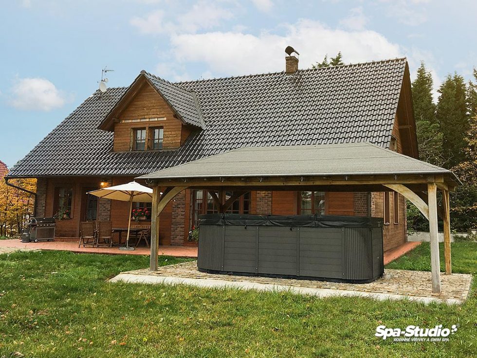 Luxurious whirlpool tubs and SWIM SPA by SPA-Studio® offer a great variety of use for all family and friends, no matter if it is in a house or in a garden.