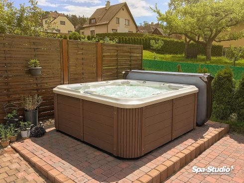 Outdoor massage hot tub by Canadian Spa International®