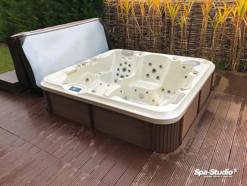SPA-Studio® in Prague offers all best selling models of whirlpools and swimming pools SWIM SPA that can be tried personally.