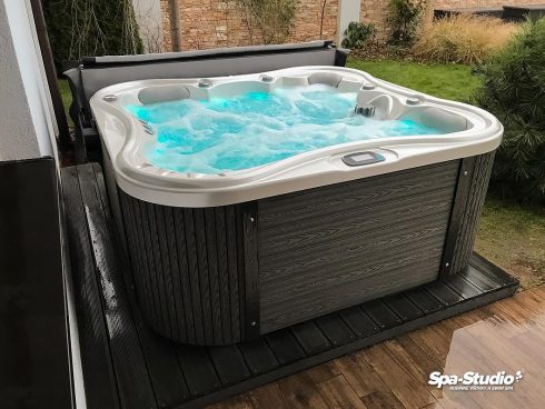 SPA-Studio® is the exclusive seller of whirlpool tubs for private as well as public area with the longest warranty and all spare parts delivery even in after warranty period.