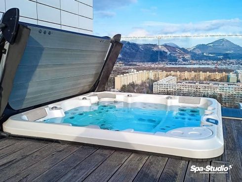 Whirlpools with chromotherapy and top latest technology are suitable for indoor as well as outdoor area and offer maximum relaxation at home.