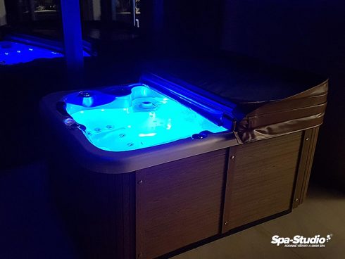 LED lighting of whirlpool tubs as well as swimming pools SWIM SPA is nowadays a non-dilated component and has a beneficial effect in a form of chromotherapy.