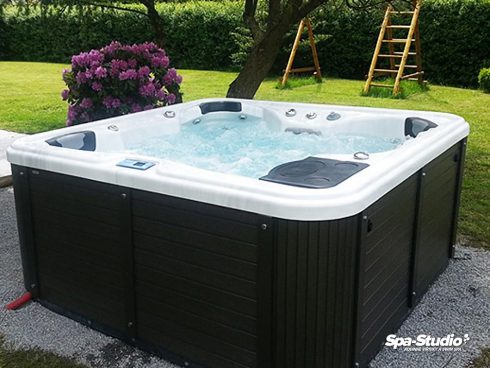 SPA-Studio® is the exclusive seller of whirlpool tubs for private as well as public area with the longest warranty and all spare parts delivery even in after warranty period.