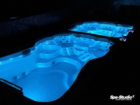 LED lighting in a whirlpool tub or swimming pools SWIM SPA is a non-dilated component and has a beneficial effect in a form of chromotherapy.