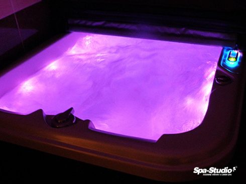 Low-energy whirlpools and swimming pools SWIM SPA by the authorized seller SPA-Studio® in Czechia as well as Slovakia.